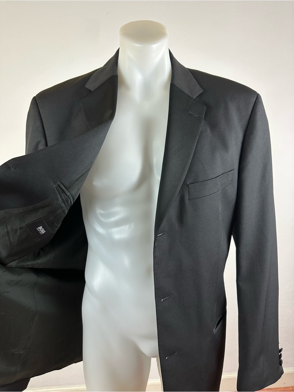 Hugo Boss Finest Quality Men's Single-Breasted Dinner Jacket